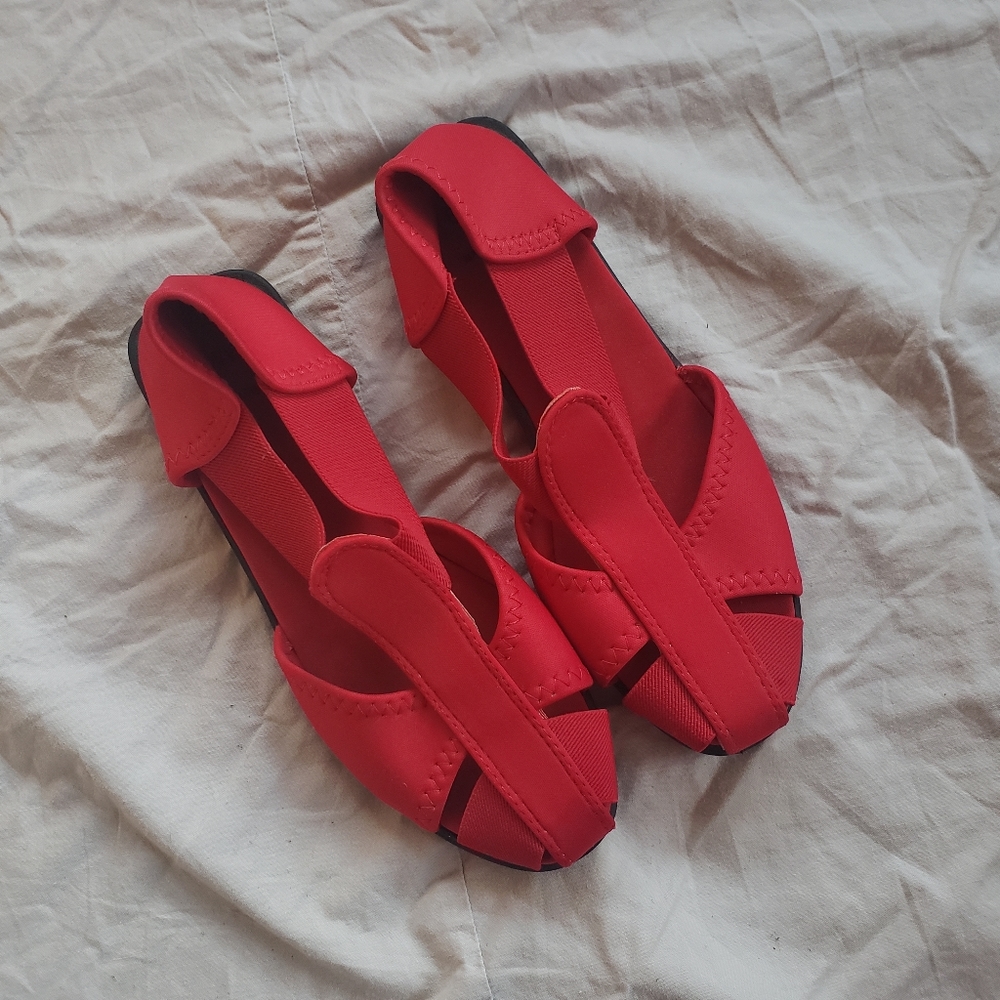 Red Sandels